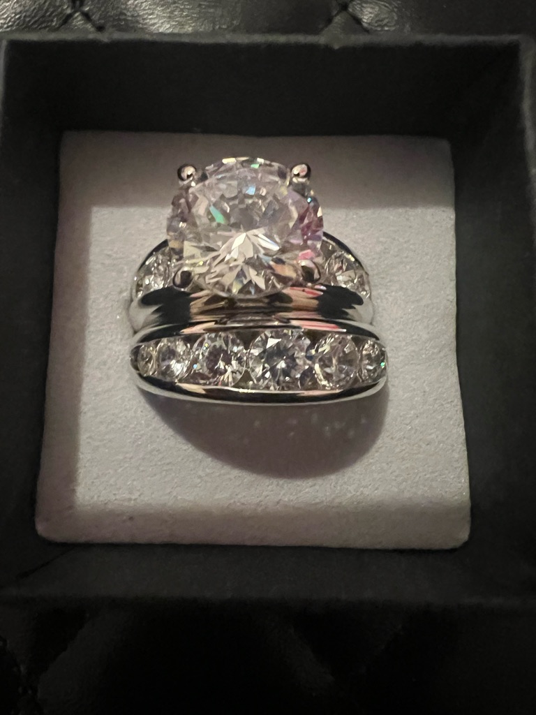 Women's Ring Clear Stones